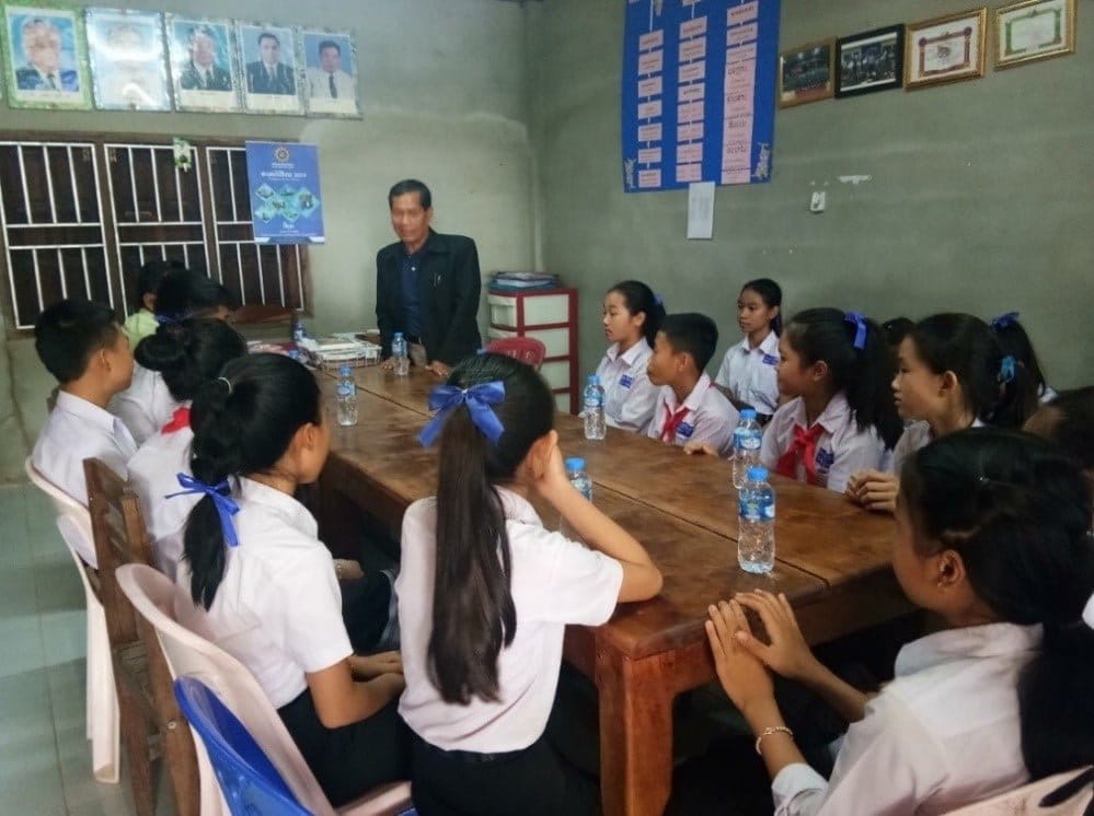 NT1PC contributed gifts to outstanding students of Phonsy Lower Secondary School